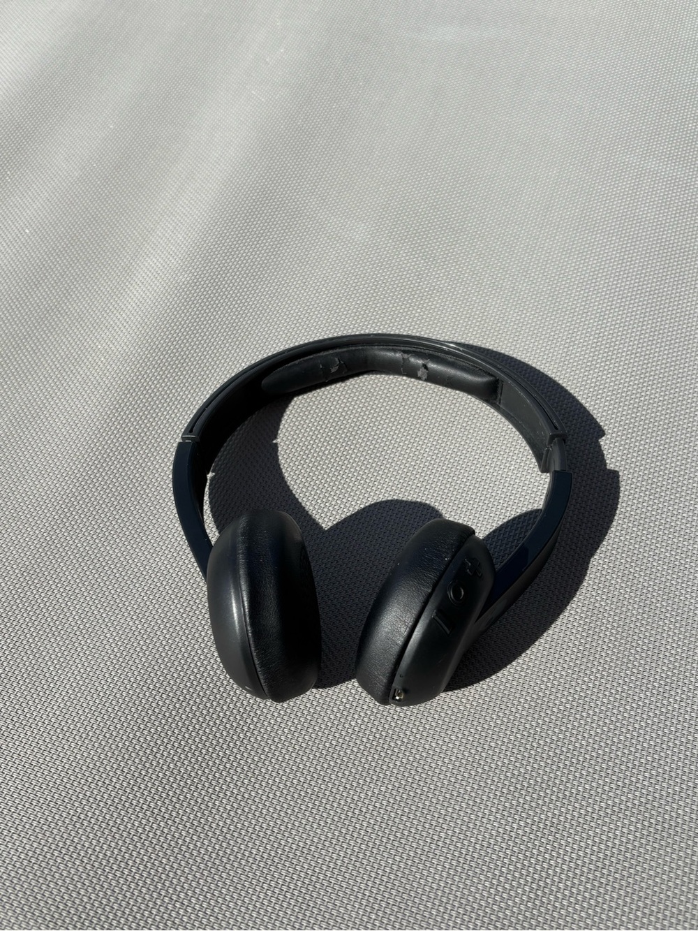 Wireless Over-Ear Headphones — skull candy